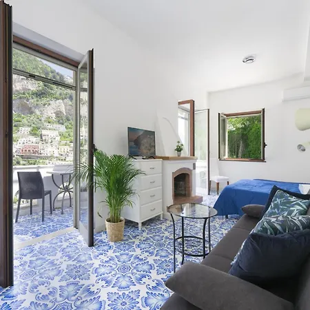 Cozy Surrounded By Greenery Villa *